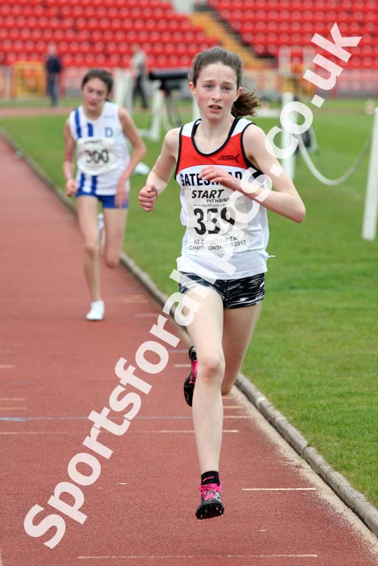 Girls under-15s 3000 metres, North Eastern Champs, Gateshead Stadium. Photo: David T. Hewitson/Sports for All Pics